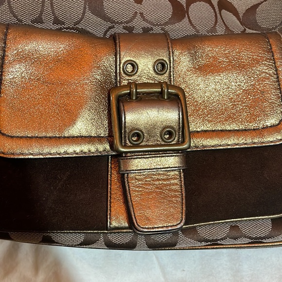 Coach shoulder bag. monogram, brown suede, gold leather, brass metal - Picture 6 of 6